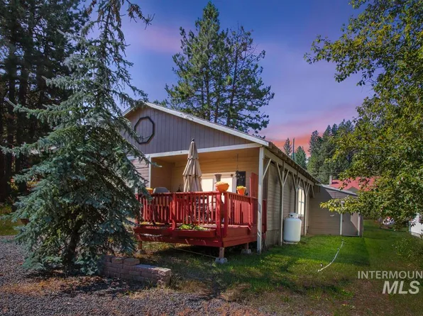 211 S Idaho St, Cascade, ID 83611