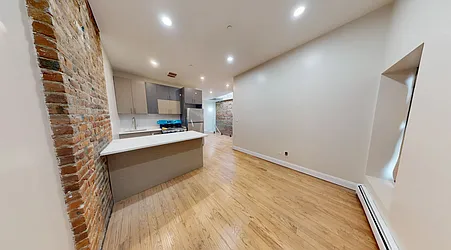 429 Pulaski Street, #2