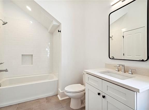 5th image of 1022 Barracks St APT 107
