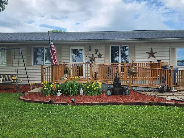 704 Fairfield Rd, Port Byron, IL 61275