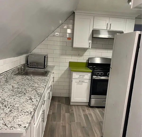 178 Clarence St #4 — Photo 3