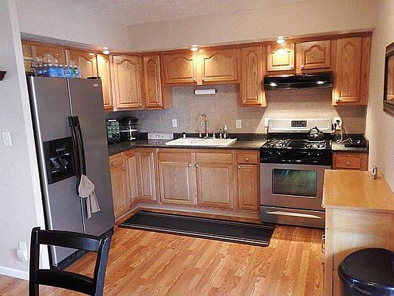 3rd image of 1144 Burket Ave