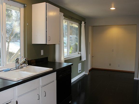 3rd image of 26925 Frodesen Cir NE
