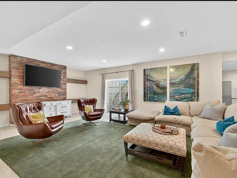 Toboggan Cir — Photo 6