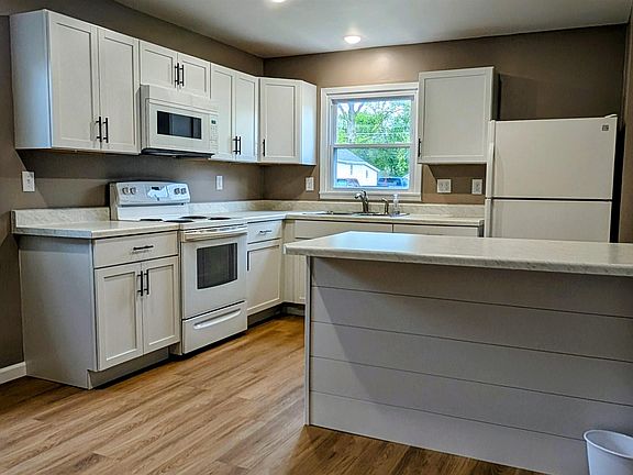 3rd image of 614 E Vine St