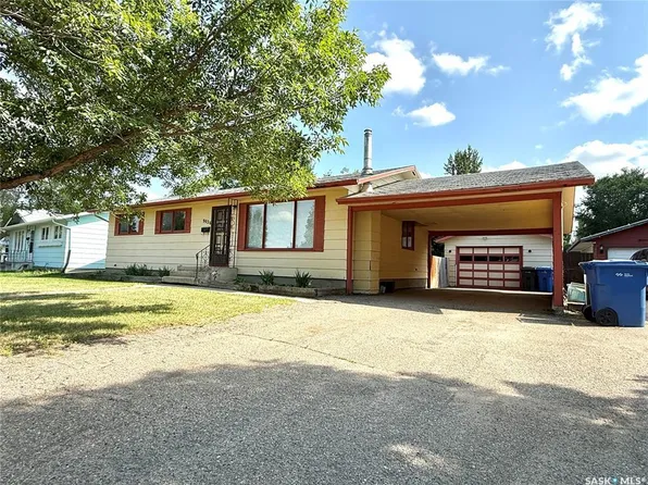 9026 Mitchell Ave, North Battleford, SK S9A 3J7