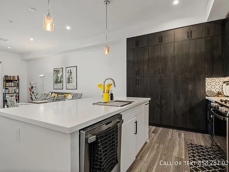 1055 32nd St #10 — Photo 11