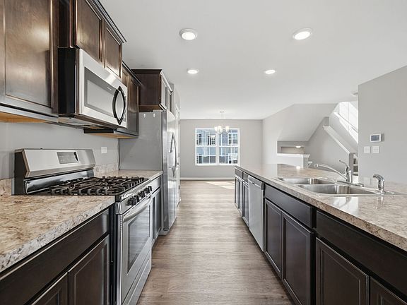 4th image of 2426 Alison Ave #2464