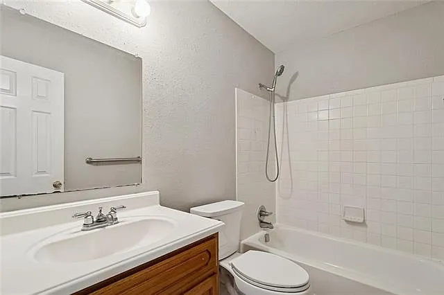 1826 Kings Row — Photo 13