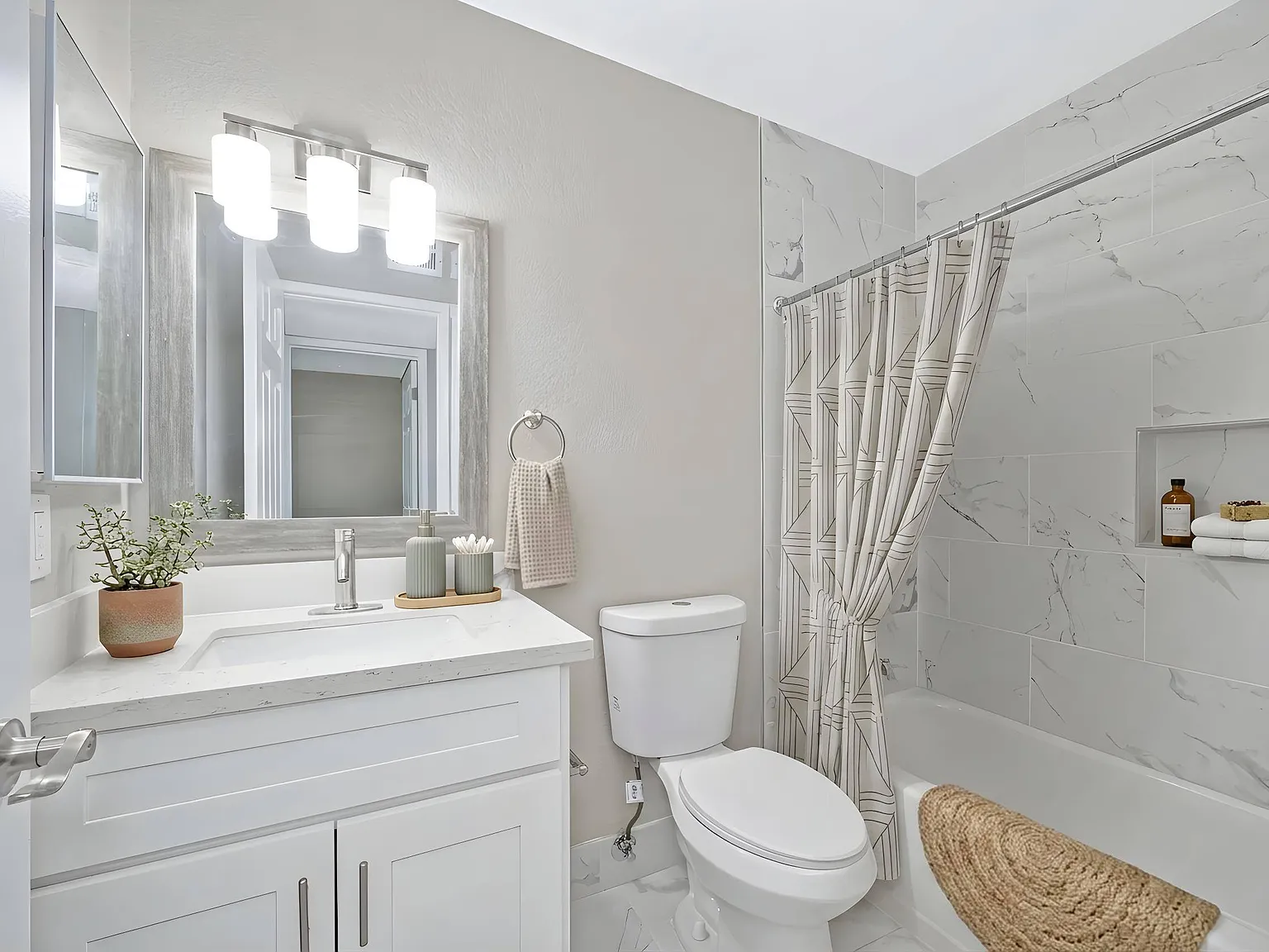 Rollingwood Condominium Rentals — Photo 3