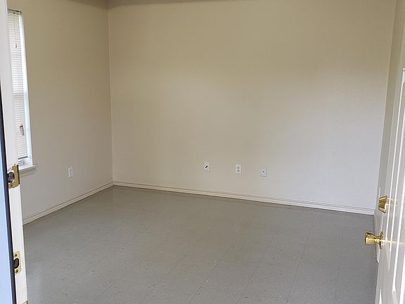 3rd image of 524 Amigos Ln