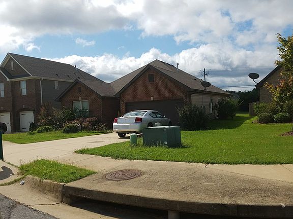 3rd image of 1408 Maxwell Cir