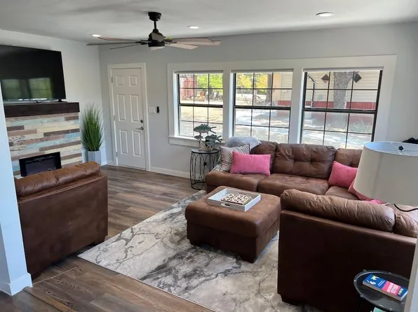 111 Buffalo St, Medicine Park, OK 73557