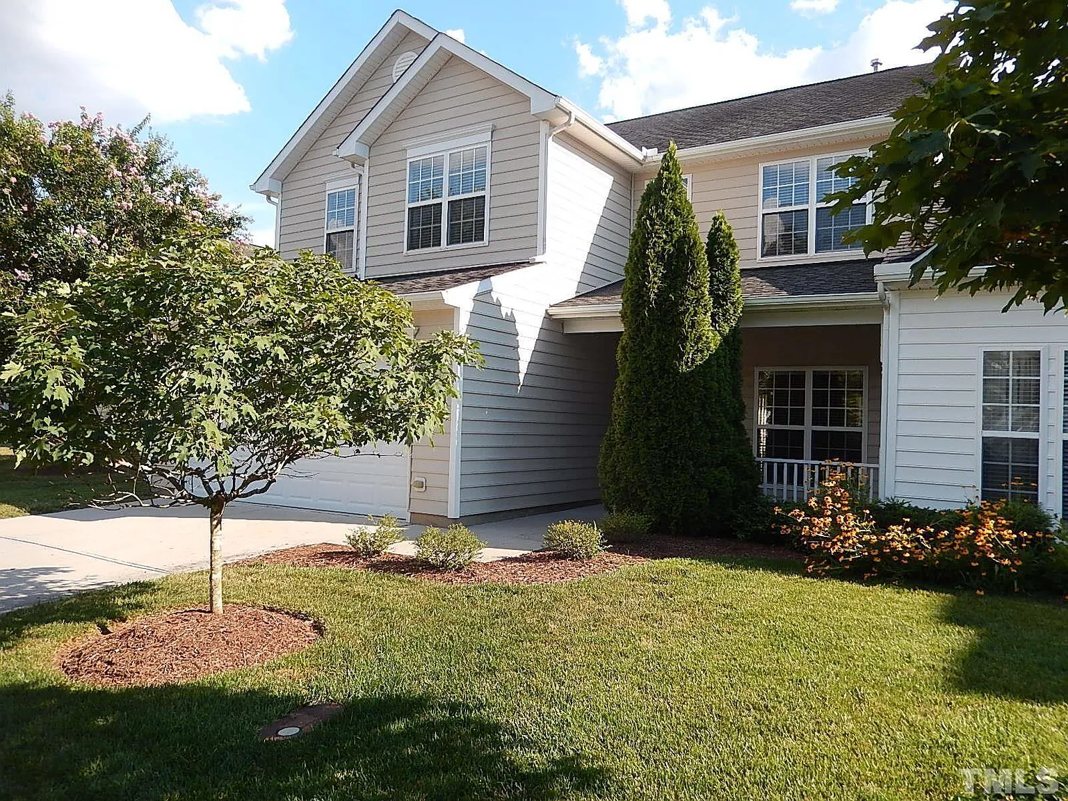 4 bed, 2.5 bath, 2020 sqft, $2,000 — Photo 2