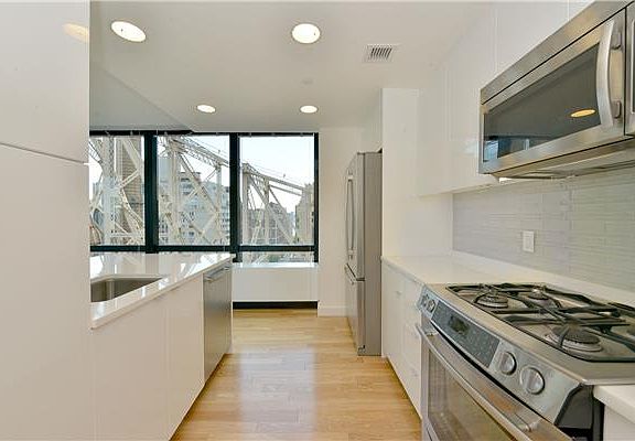 3rd image of 1113 York Ave APT 3C