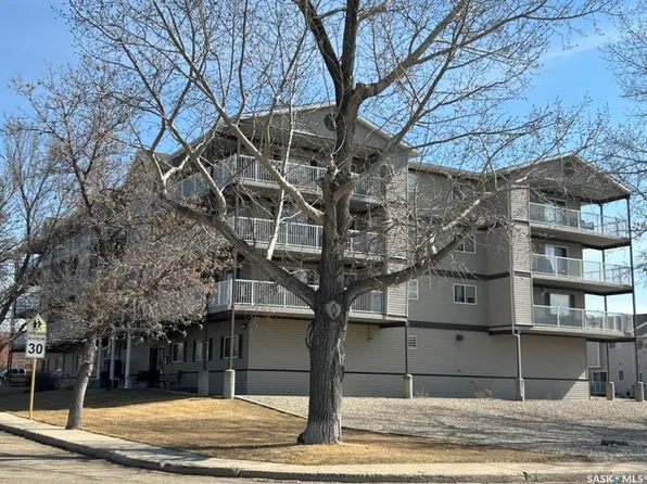 UNIT 208-1637 1st STREET, Estevan, SK S4A 2X4