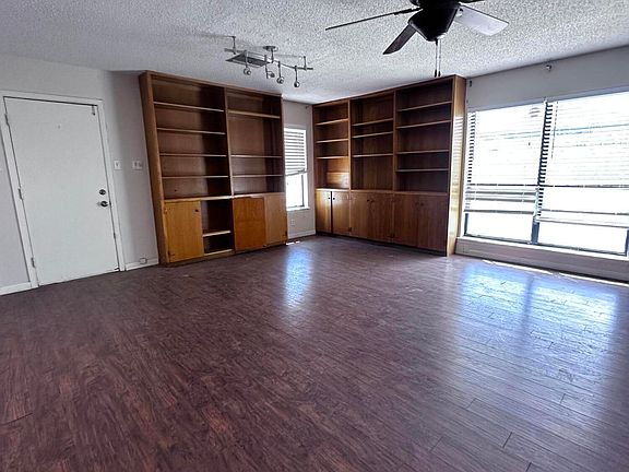 3rd image of 404 E Hague Rd