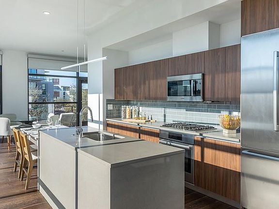 4th image of 5690 Southwestern Blvd #9101