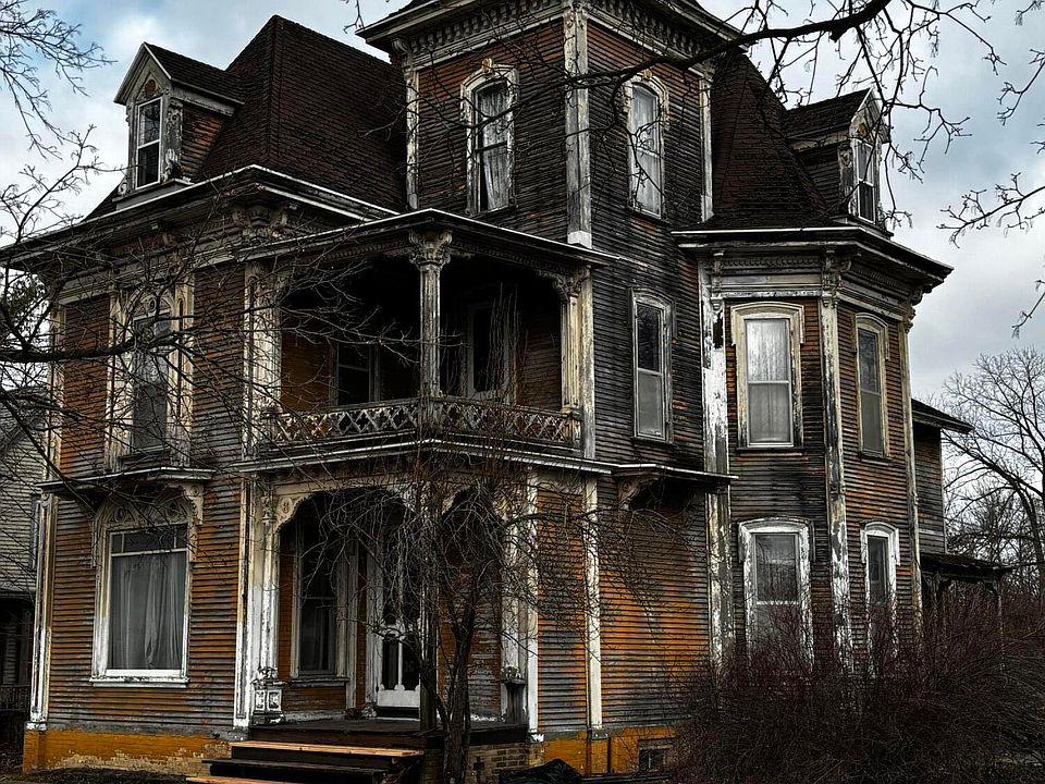 2nd image of 112 W Main St