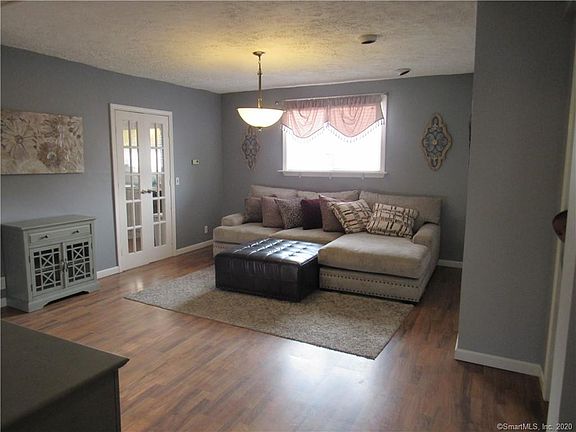 5th image of 16 Evergreen Ct