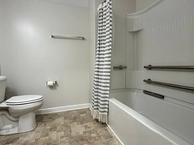 4704 Pennoak Ln #C — Photo 20
