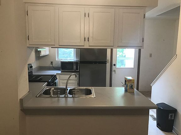 3rd image of 8040 Wimbledon Dr