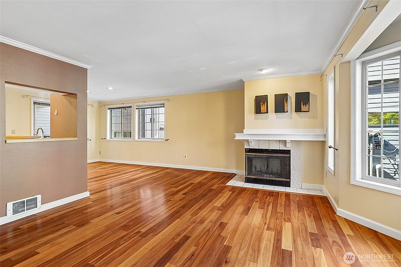 5th image of 1111 10th Avenue E #20