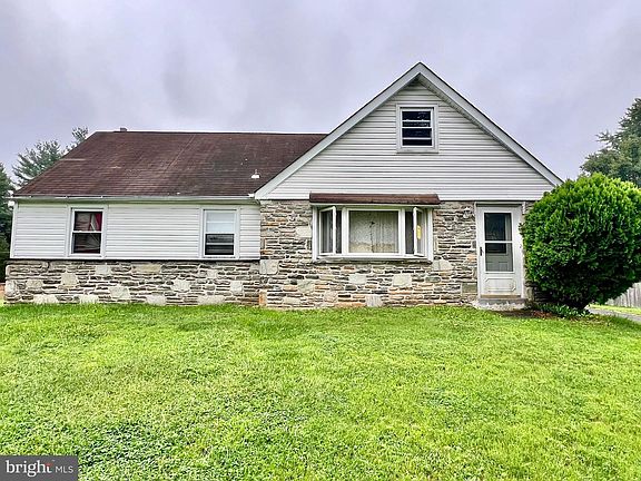 3rd image of 222 Holly Hill Rd
