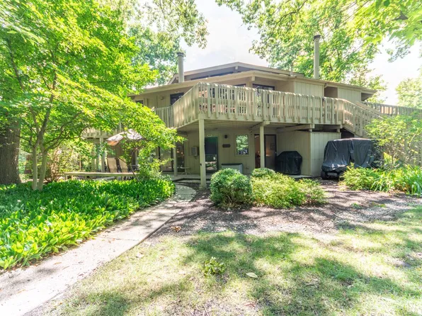 307 Deerpath EAST East #B, Fontana, WI 53125