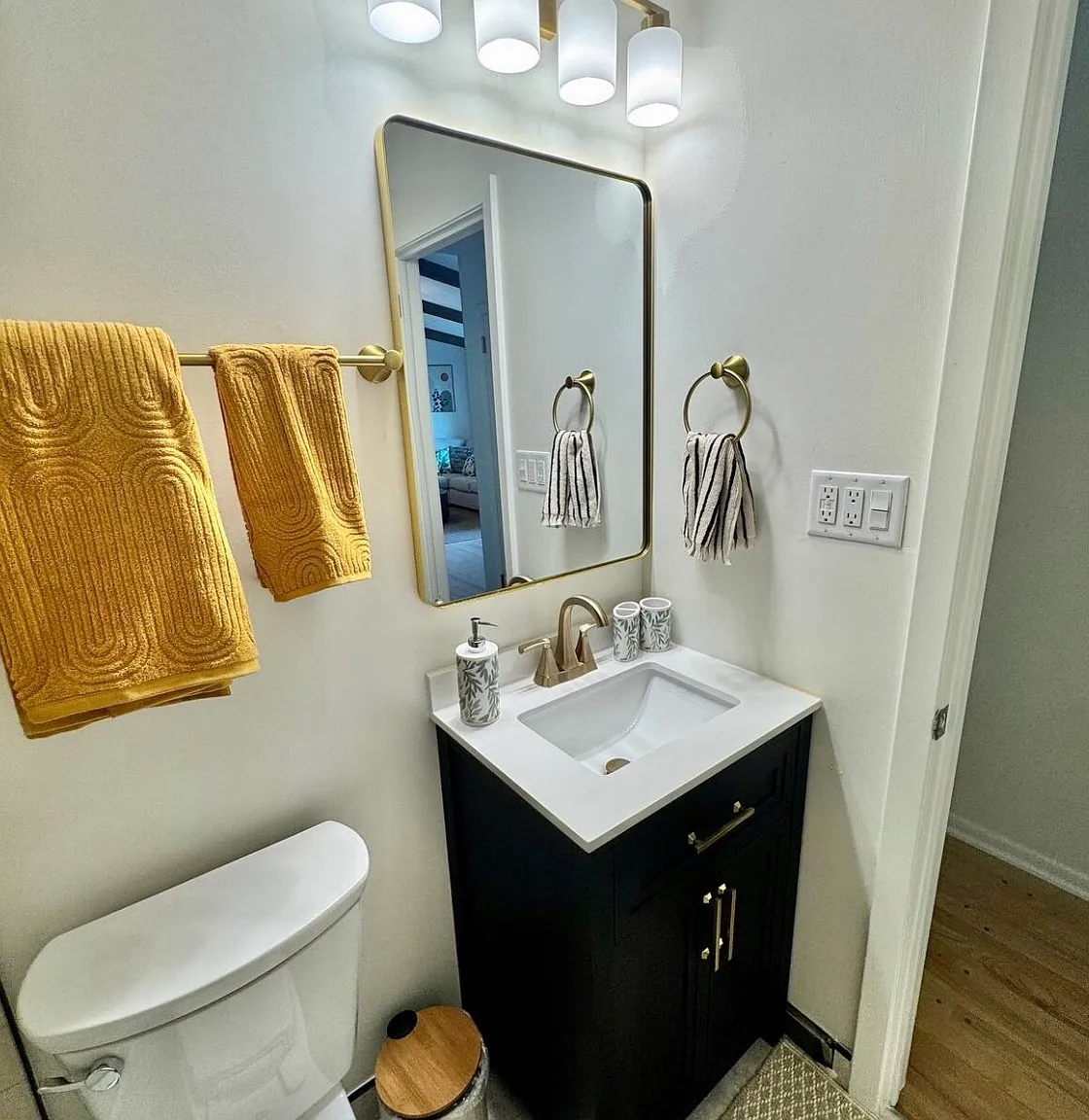 896 Hadley Lane North - 896 — Photo 3