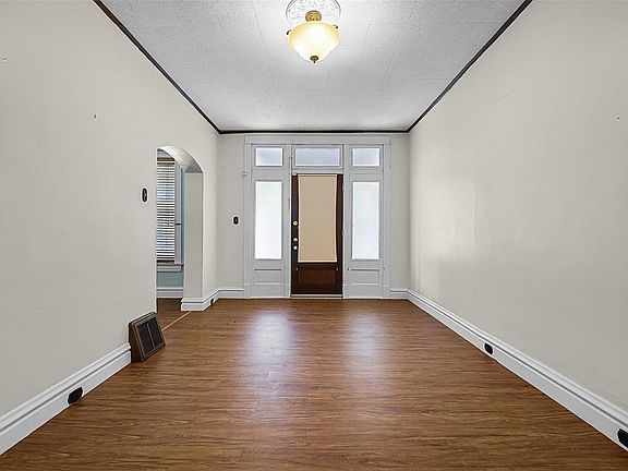 3rd image of 629 Fassen St