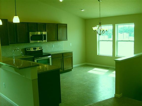 5th image of 4694 Middlebury Dr