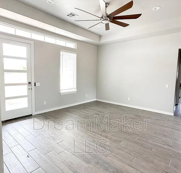 5329 E Maple Rd — Photo 14
