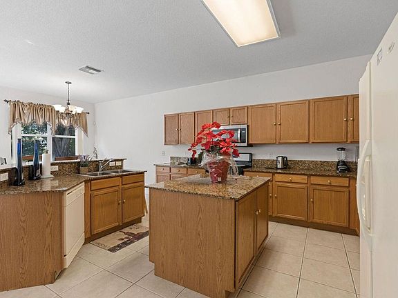 2nd image of 315 Berenger Walk