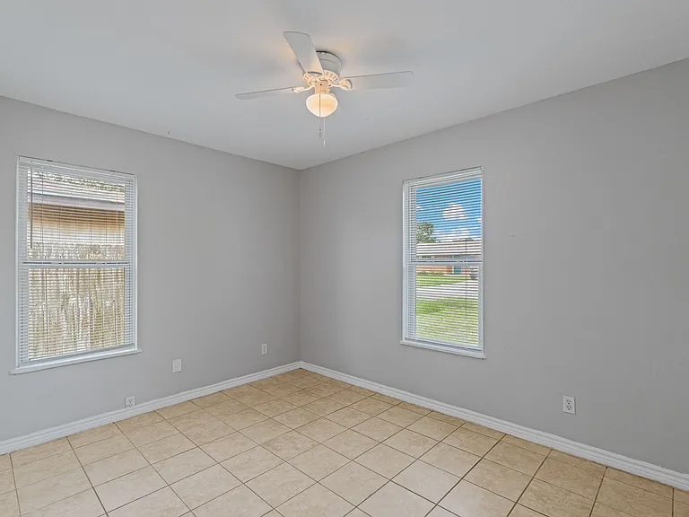 1610 Sprucewood Dr — Photo 7