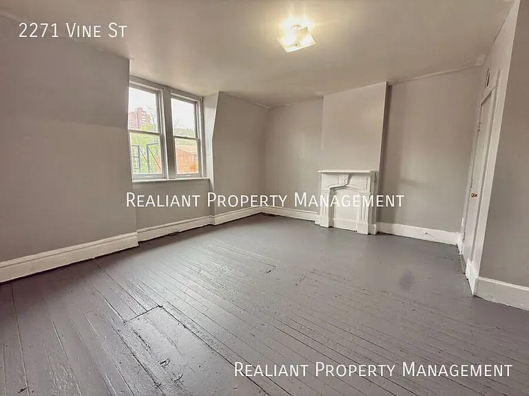2271 Vine St — Photo 21