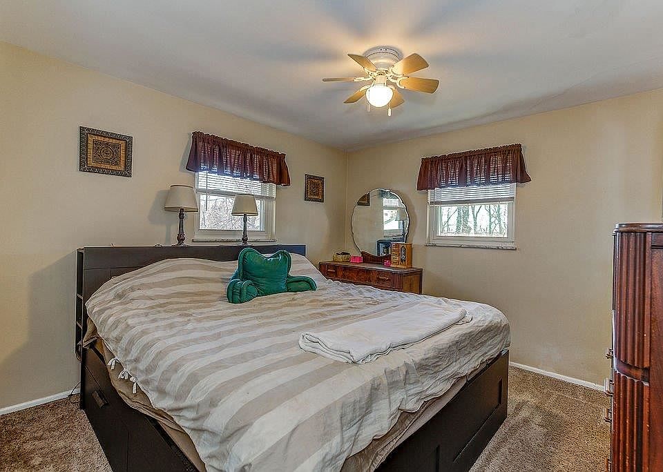 1st image of 899 Sarbrook Dr