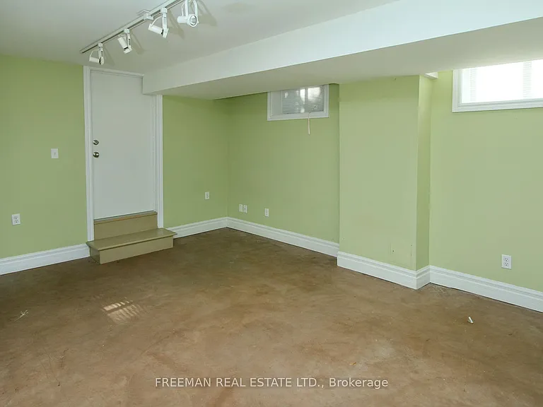 27 Rossmore Rd W #LOWER — Photo 7