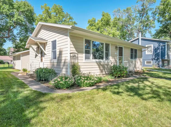 1206 Gary Ave, Spirit Lake, IA 51360