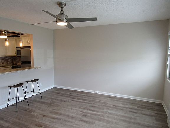 3rd image of 169 Oakridge Cir #L
