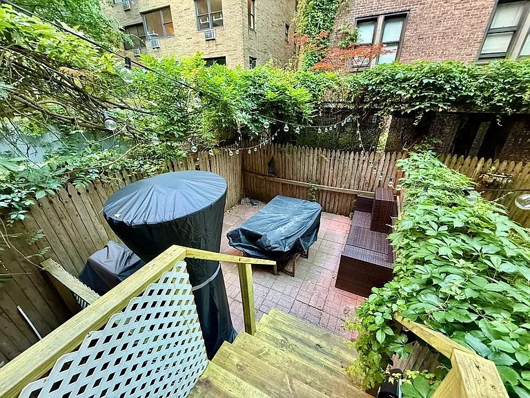 212 E 70th St #1C — Photo 4