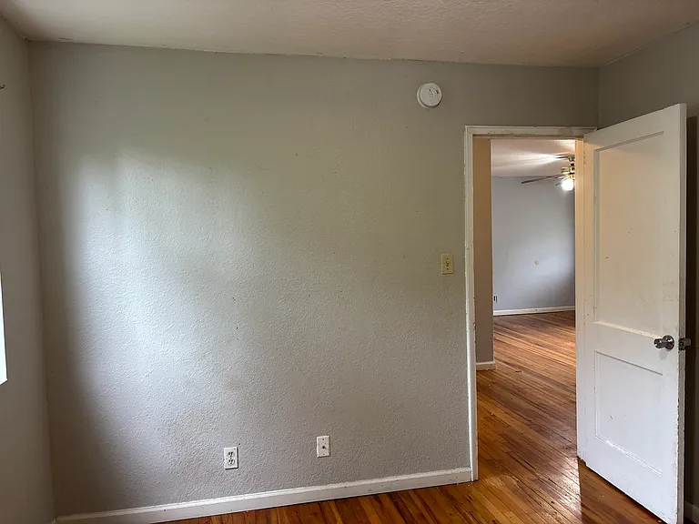 15 Ezelle St #A — Photo 6