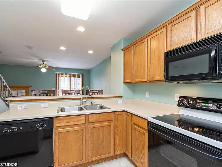 660 Magnolia Ln #1 — Photo 3