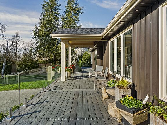 4th image of 281 Hedge Rd