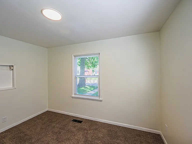 1909 Taylor Ave — Photo 20