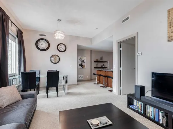 210 S 15th Ave SE #205, Calgary, AB T2G 0B5
