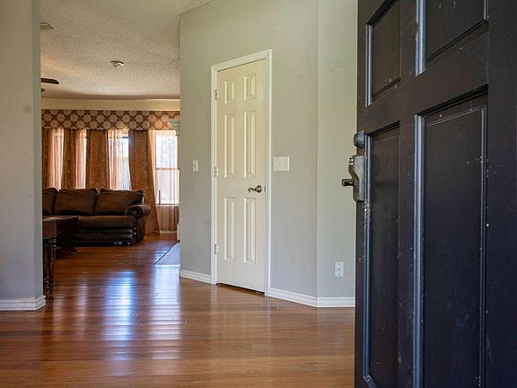 3rd image of 2825 NEWCASTLE Drive