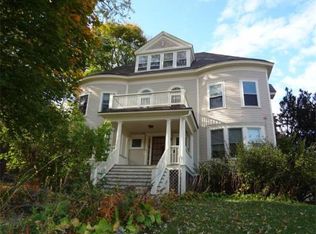 26 Bedford Ter, Northampton, MA 01063