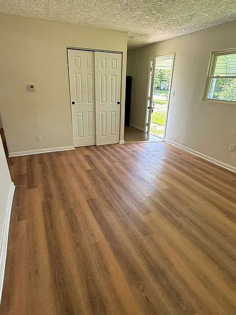 3 bed, 896 sqft, $1,395 — Photo 2