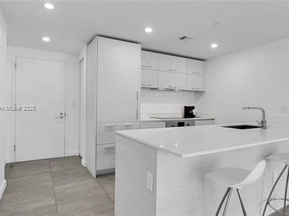 5th image of 1300 S Miami Ave #1711